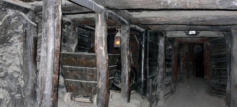 archival photo of Pennsylvania mine shaft